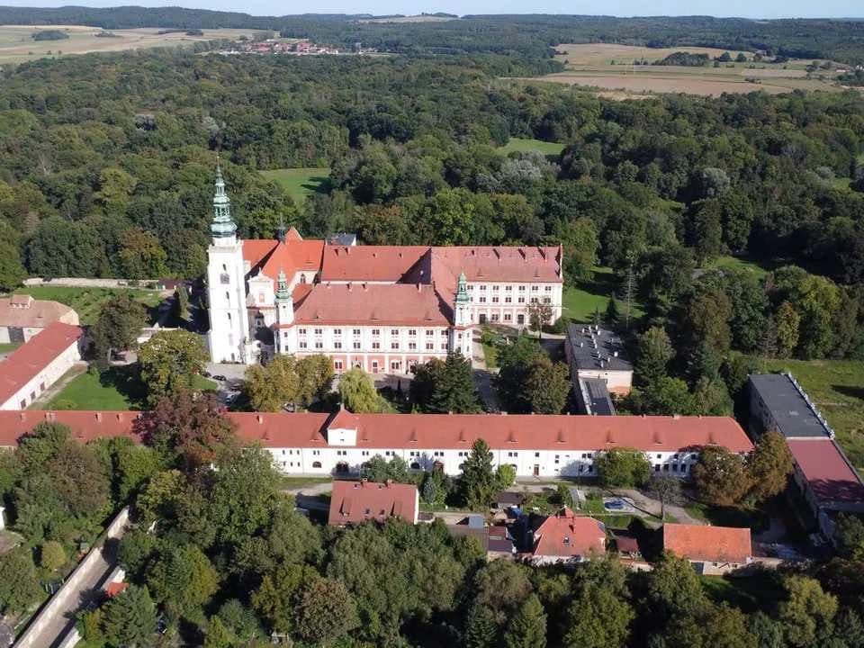Opactwo Cystersów w Henrykowie (Klasztor Księgi Henrykowskiej)